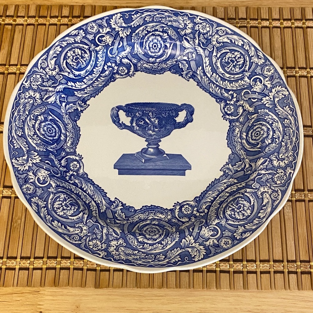 Spode Blue Room Collection  ‘Warwick’ Vase Dinner Plate 10.5”